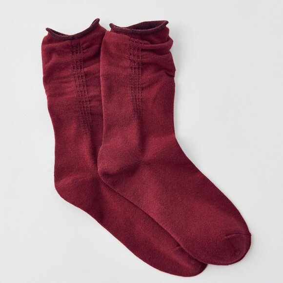 NWT Urban Outfitters Lightweight Red Slouch Socks - Picture 1 of 4